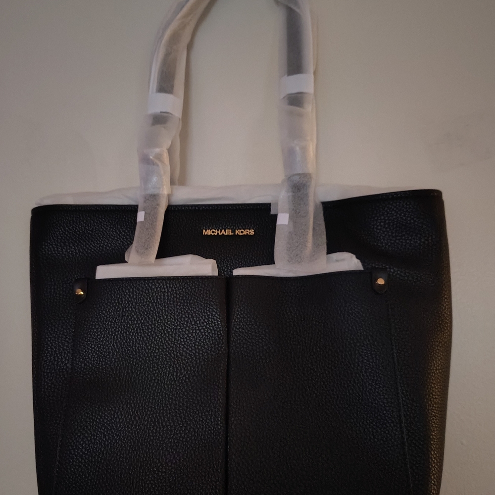 NWT Michael Kors Black Tote Bag 10"H X 11.5"L. - Picture 2 of 4